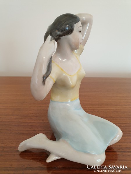 Retro old raven house porcelain girl sitting figurine