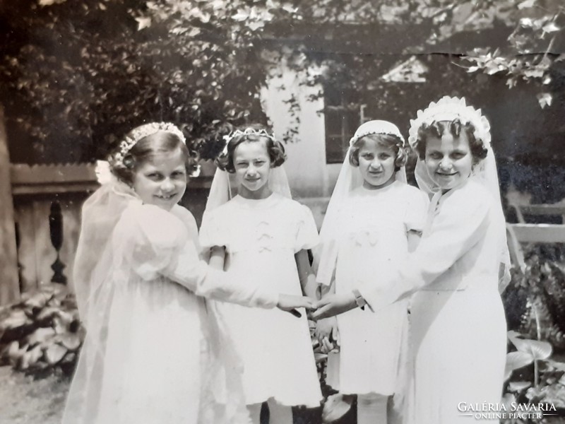 Régi fotó elsőáldozó kislányok vintage fénykép