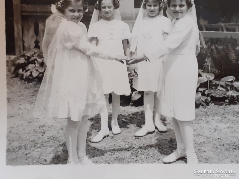 Régi fotó elsőáldozó kislányok vintage fénykép