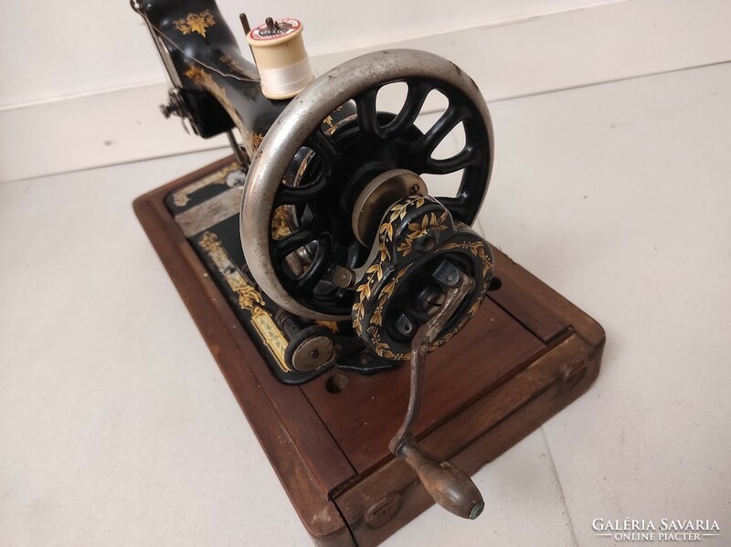 Antik varrógép Singer gyűjteményi darab varró gép dobozában 856 5561