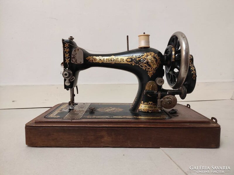Antique sewing machine singer collection piece sewing machine box 856 5561
