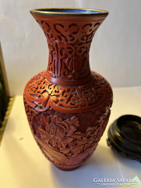 Chinese red lacquer vase, 22 cm high and carved wooden base added