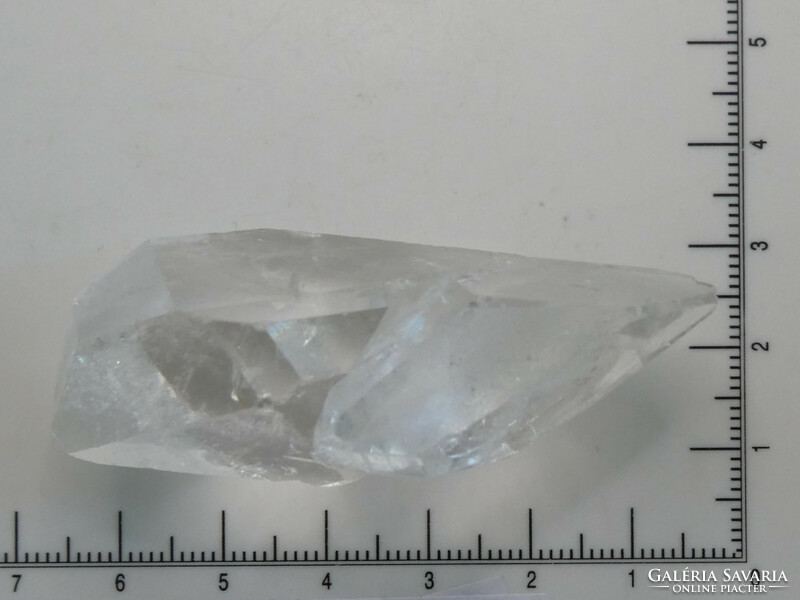 Hegyikristály: természetes tiszta Kvarc ásvány.
