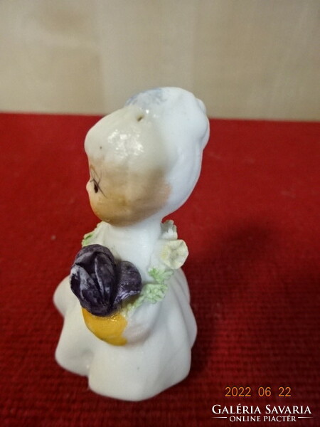 Német porcelán figura, kislány virággal, magassága 5,5 cm. Vanneki! Jókai.