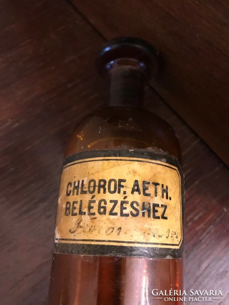 Régi gyógyszeres patika üveg,a benne lévő eredeti chlorofillal.15x19 cm