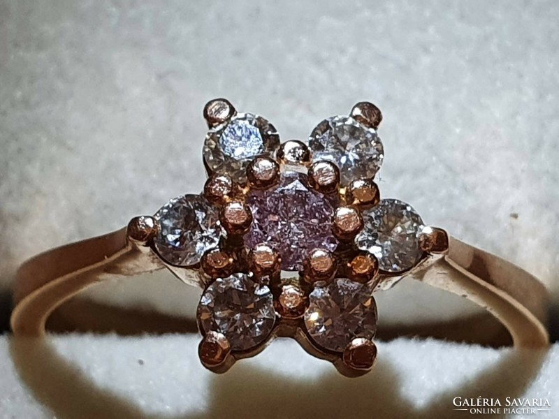 Gyönyörű! Brill köves modern gyémánt gyűrű aranyból, magyar tervező/ ékszerész munkája!