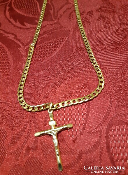 Gold chain + pendant
