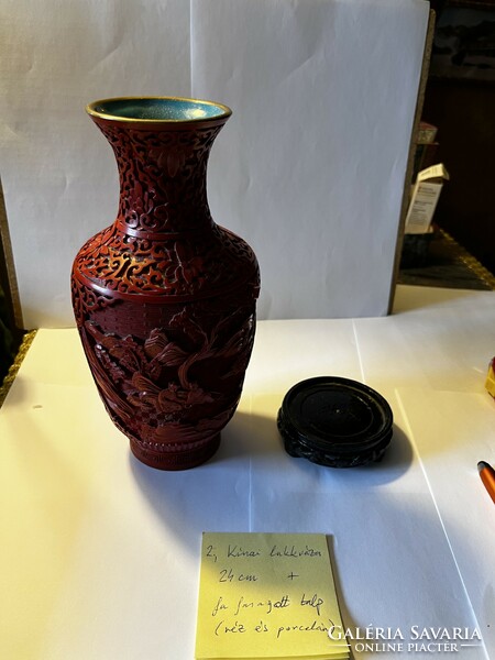 Kínai vörös lakk váza, és a hozzá való faragott talp!