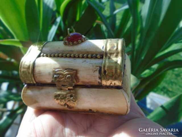 Old oriental small bone jewelry box box decorated with synthetic ruby