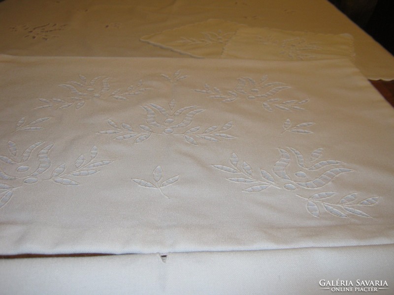 Madeira set 5 tablecloths and 1 pillow