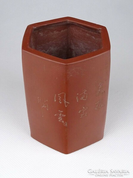 1J553 old small oriental unglazed marked Chinese ceramic vase 11 cm