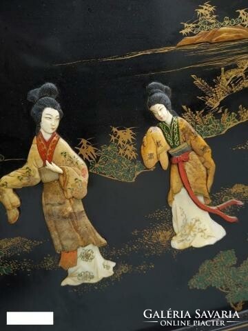 Antik kínai ázsiai bútor dombor berakásos festett gésa motívumos nagy fekete lakk szekrény 2020
