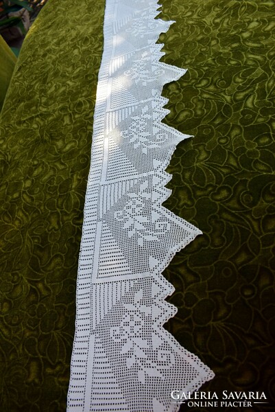Horgolt csipke szalag polcdísz terítő , függöny , ruha , ... készítéséhez 132 x 23 cm