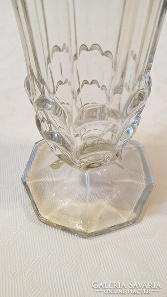 9 lapra csiszolt, régi, biedermeier, talpas üveg váza. 21 cm. magas.