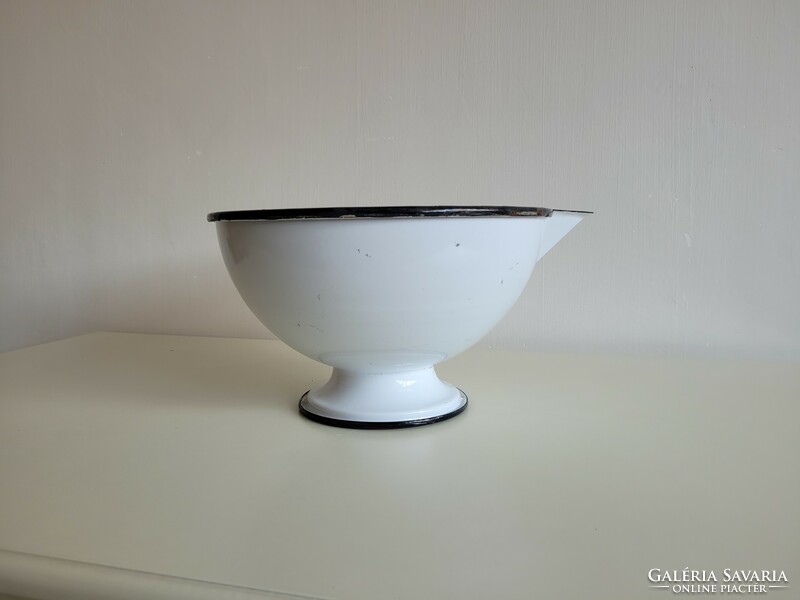 Old Large Size Enamel Patisserie Chef Footed Pouring Bowl Enamel Confectionery Mixing Bowl