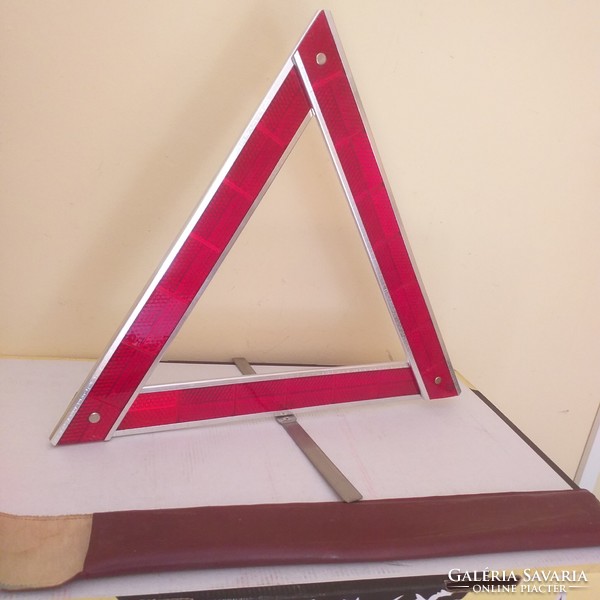 Régi elakdásjelző háromszög
