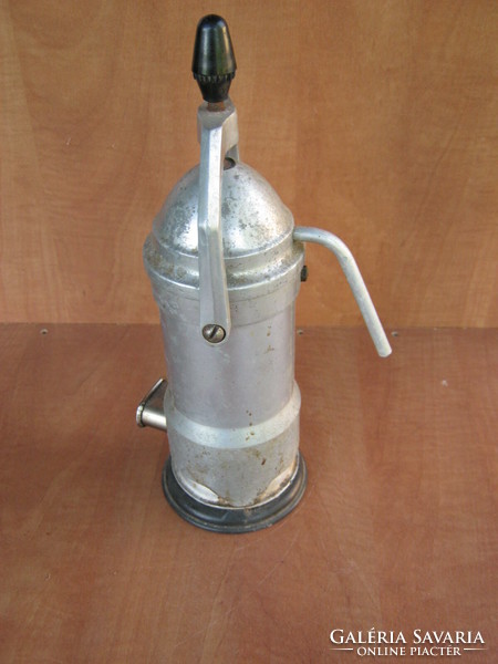 Old electric coffee maker for 4 people
