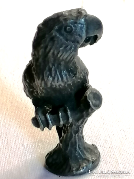 Macaw parrot metal statuette 500.