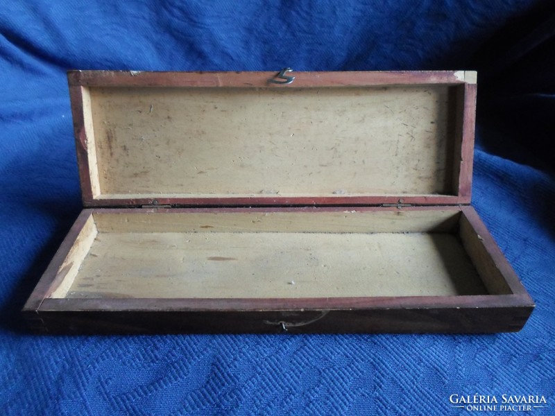 Very old wooden box, tapped, ratchet 26 x 8.5 cm