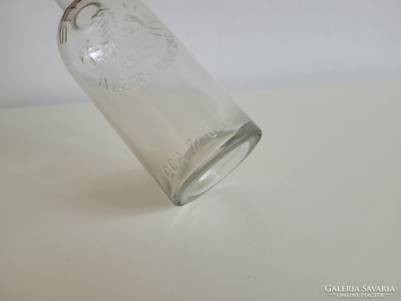 Régi vintage Braun likőrös üveg palack 0,7 L homorú aljú üvegpalack