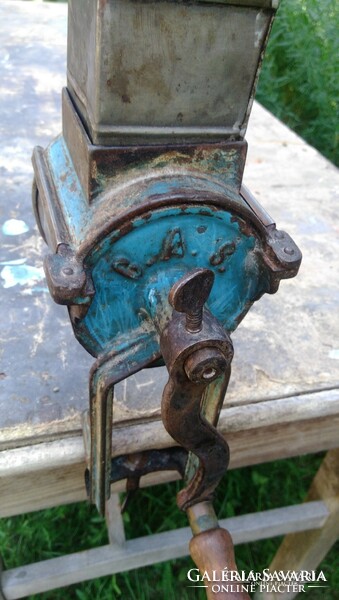 For collectors! C.A.S. Marked antique cast iron nut grinder originally in vintage dark provance colors