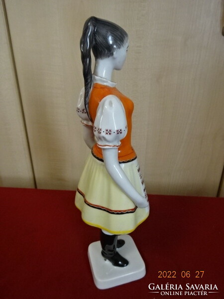 Hollóházi porcelán figura.  Magyar lány, formaszám: 8131. Vanneki! Jókai.