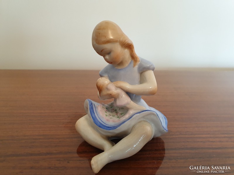 Régi KP Drasche porcelán babázó kislány lány figura