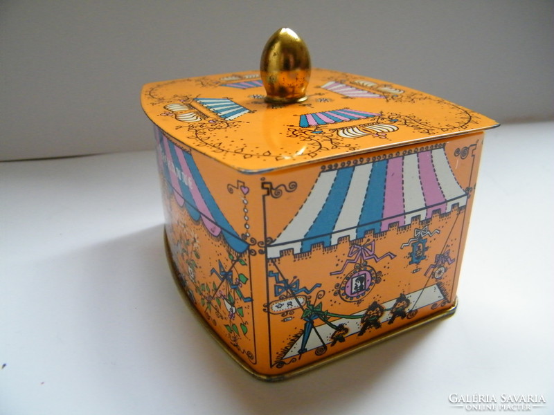 Vintage teapot with tea box