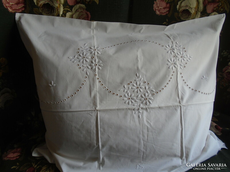 Hand embroidered 78 x 69 cm pillowcase on thicker cotton canvas.