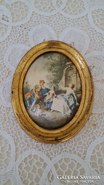 Wonderful silk pictures, 3 pieces in a small oval frame.
