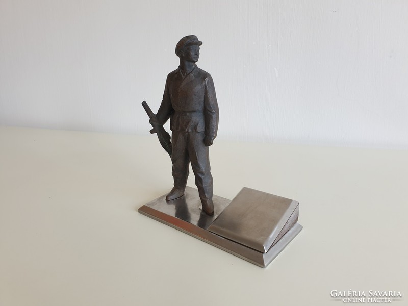 Régi retro munkásőr relikvia emlék bronz szobor munkásőrség szocreál emléktárgy