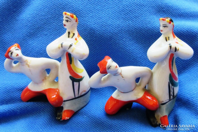 2 small Russian porcelain nipps, sold together, marked, 6 cm high.