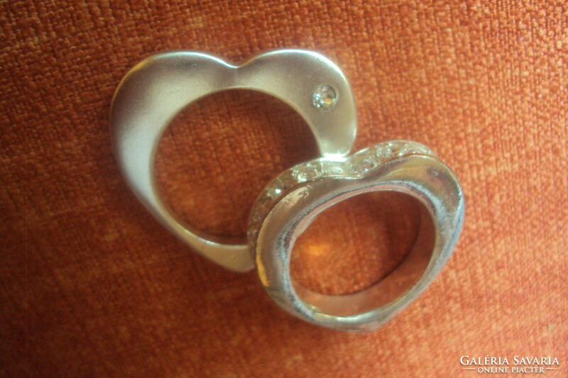 Különleges páros szív alakú,ezüstözött bizsu divatgyűrű.