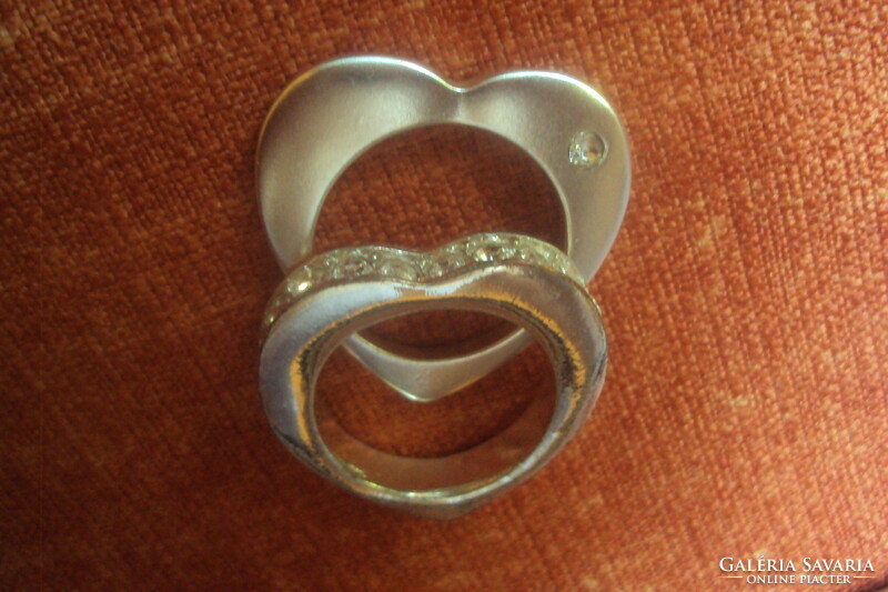 Különleges páros szív alakú,ezüstözött bizsu divatgyűrű.