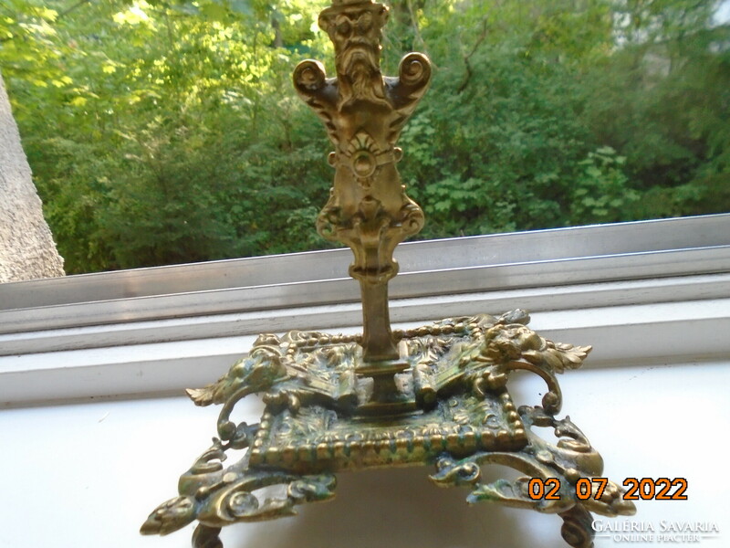 19 Sz unique fire-gilt bronze casting candle holder with fauns and puttos, on coiled legs