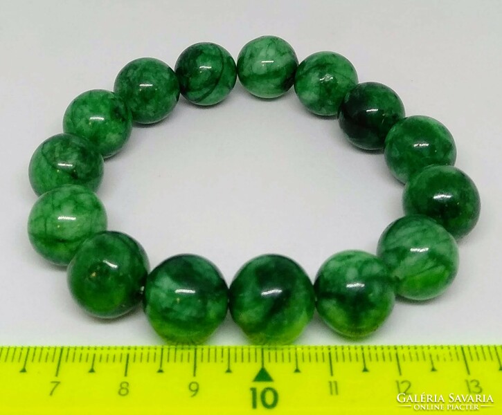 Prazemquartz mineral bracelet, made of 13 mm beads