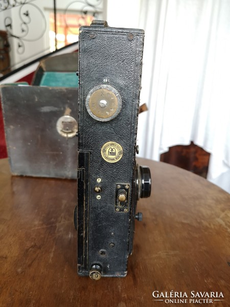 Rare, antique Mentor folding reflex camera for collectors, curio (100-year-old camera)