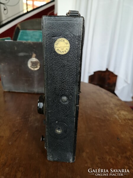 Rare, antique Mentor folding reflex camera for collectors, curio (100-year-old camera)