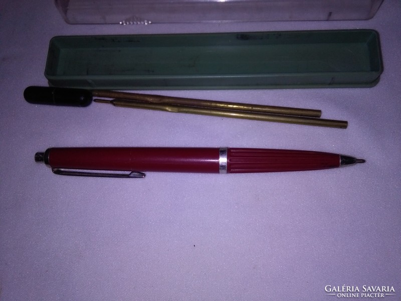Vintage ballpoint pen in a mercur 950 box