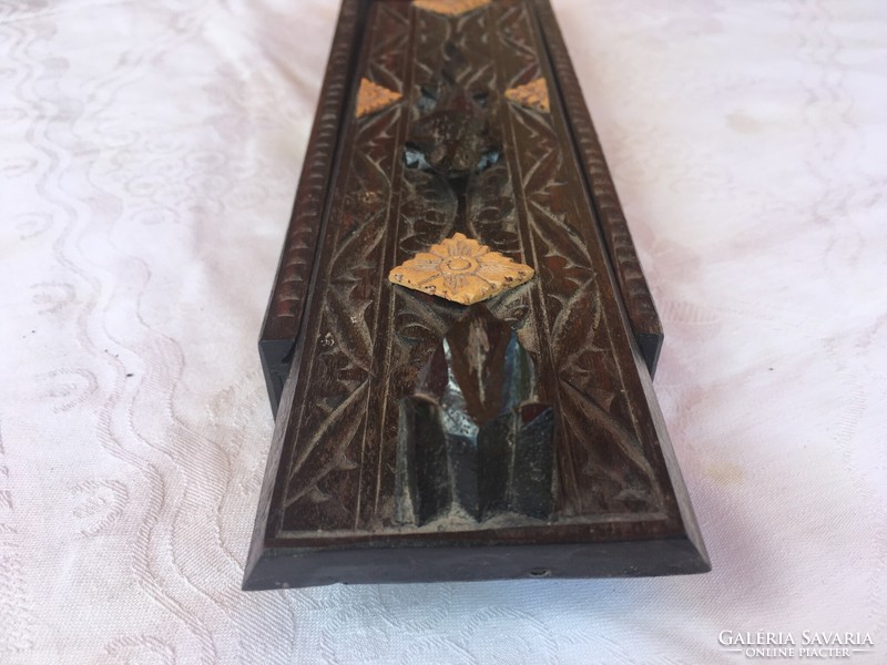 4 pairs of chopsticks in an Indonesian hand-carved box made of probably leaves