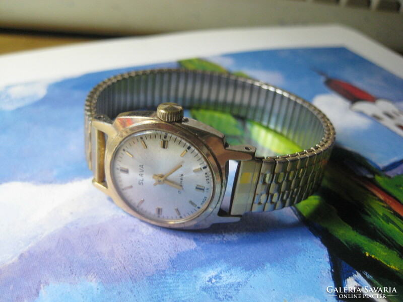 Slava women's wristwatch, 17-stone mechanical, works with a nice metal strap