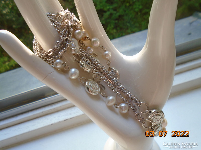 Long necklace made of freshwater pearls and pearls with a silver rose pattern