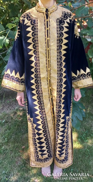 Dress with gold embroidery