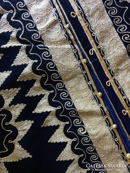 Dress with gold embroidery