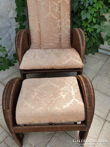 Lounge chair with footrest
