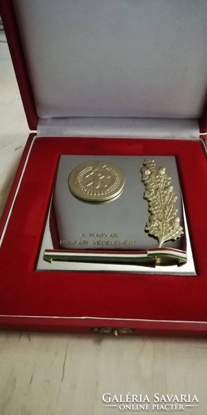 ~1980. 'A Magyar Polgári Védelemért' aranyozott zománcozott kitüntető plakett (103x90mm) dísztokban