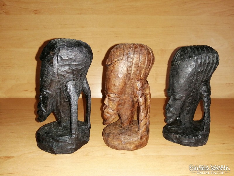 Afrikai faragott fa férfi figurák 3 db egyben 12 cm