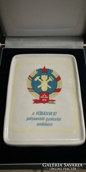 Porcelain plaque commemorating Kőbánya's 87 track opening exercises