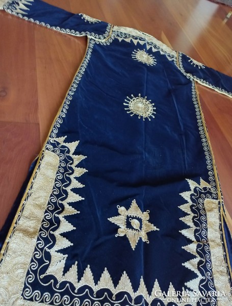 Dress with gold embroidery