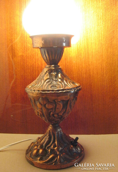Retro ... asztali lámpa díszes fém talprésszel petróleumlámpa forma nagy méretű 48 cm
